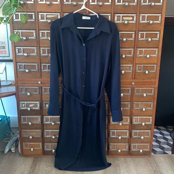 Babaton Dresses & Skirts - Babaton Navy Shirt Dress Belted Size Medium
